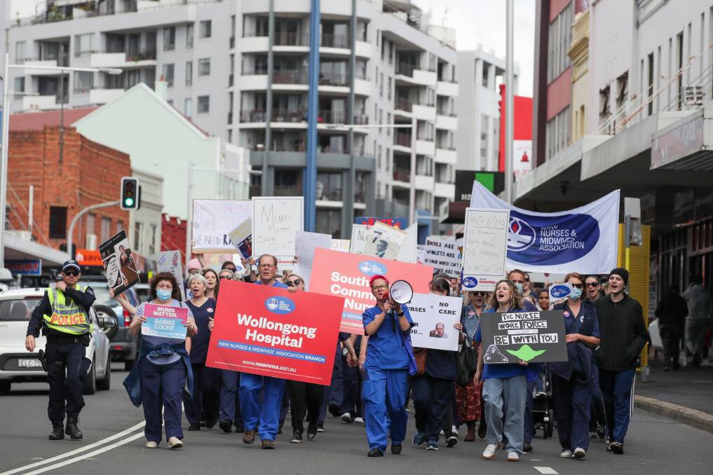 Hundreds of nurses and midwives joined the march from Wollongong hospital to MacCabe Park. Picture by Adam McLean.