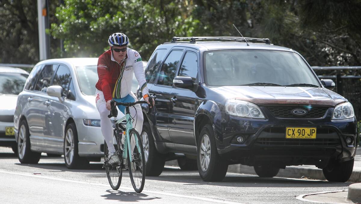 At present, cyclists have no choice but to ride on Wollongong's roads, and face dangers such as oncoming traffic, opening car doors, and not enough space for cars to pass.