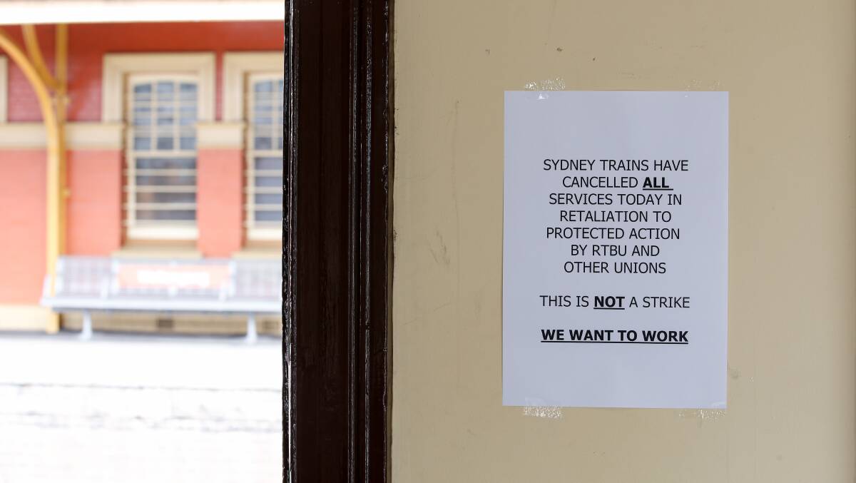 'We're not on strike': Wollongong's rail staff say they're ready to work