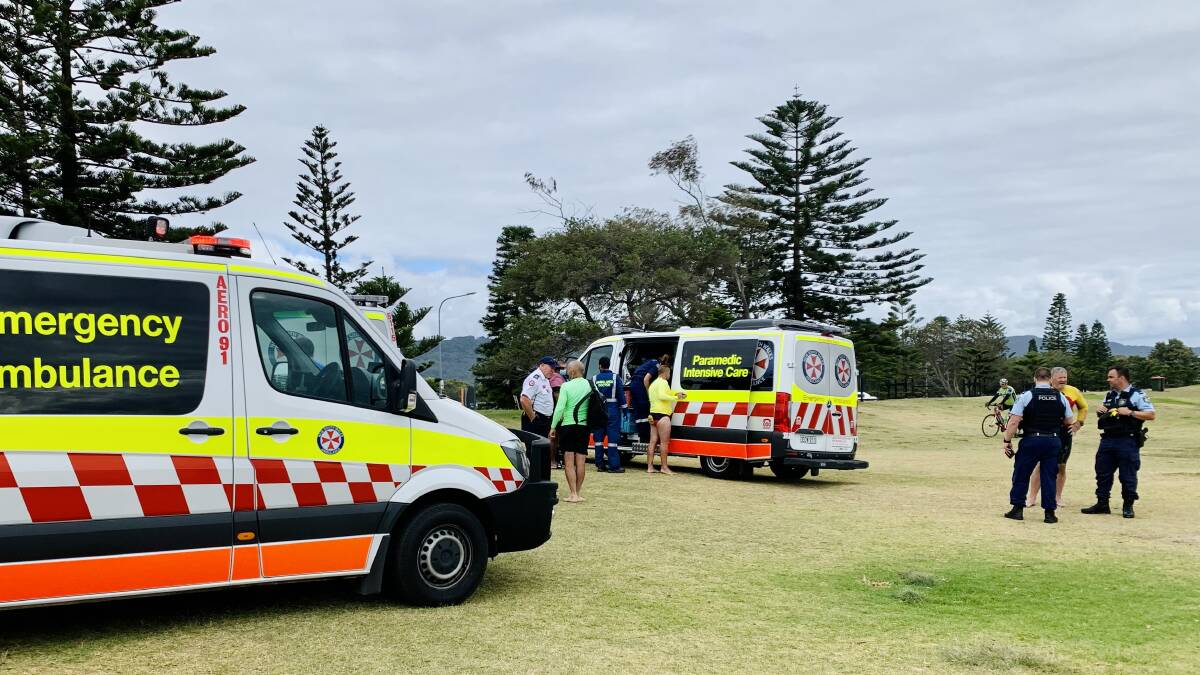 Man dies after being pulled from surf at North Wollongong beach