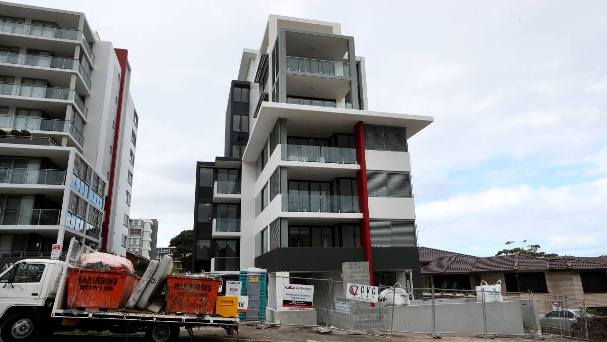 “Get this across the line”: The builder behind an apartment complex at 19-21 Kembla Street has asked for retrospective approval. Picture: Sylvia Liber.