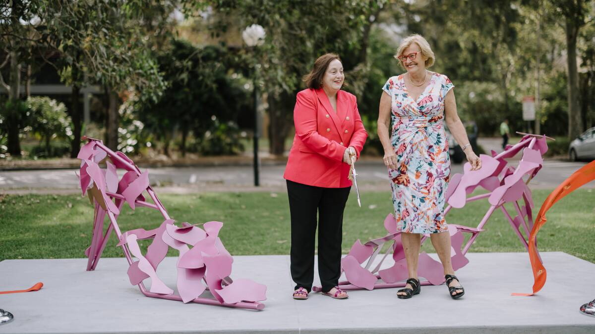 Vice-chancellor Professor Patricia Davidson and sculptor Jenny Green. Photo by Michael Gray