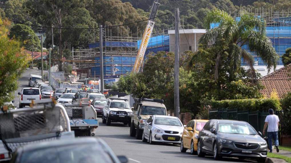 Congestion: The construction led to parking problems at the site, drawing the ire of residents and workers.