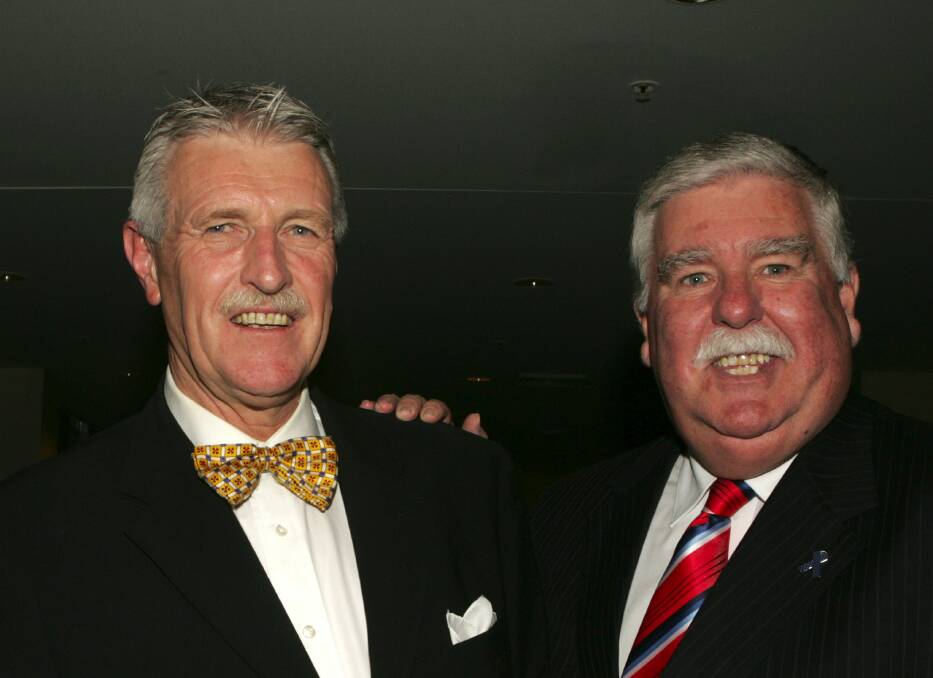 Rod Oxley with former Wollongong lord mayor David Campbell at Oxley's 2007 farewell. Picture: Wayne Venables 