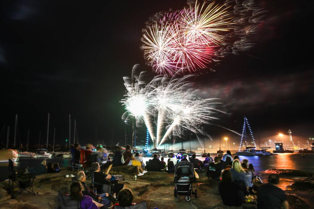 Flashback to 2017 with crowds on the Wollongong Harbour foreshore watching the NYE fireworks display. Picture by Adam McLean