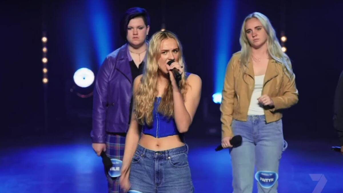 Amali Dimond (far left) performs the song "wrecking ball" for the Australian Idol judges. Picture by Seven.
