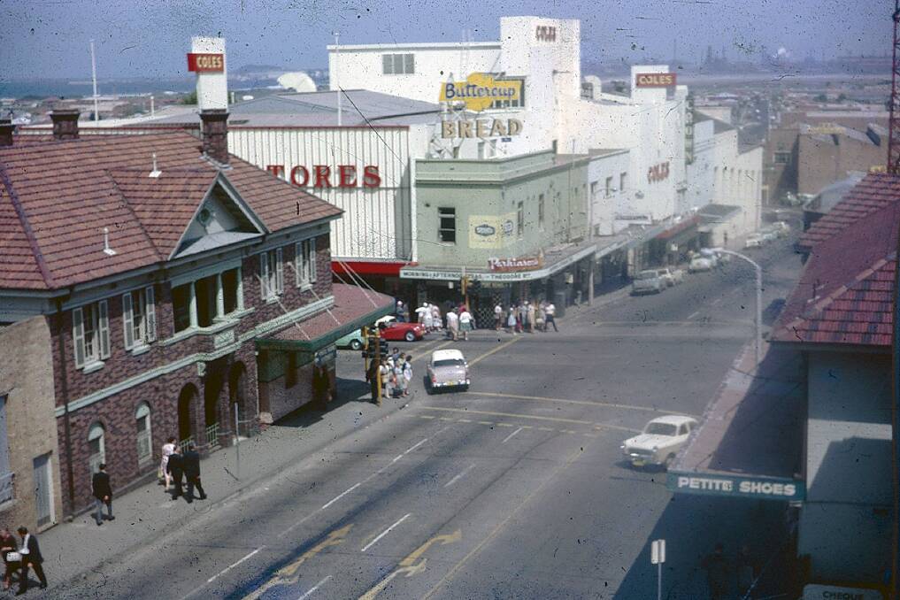 Wollongong in 1964, with the Royal Hotel on Keira Street (demolished in 1970). The pub was once home to John and Sarah Makin. Picture taken by Allen Smith.