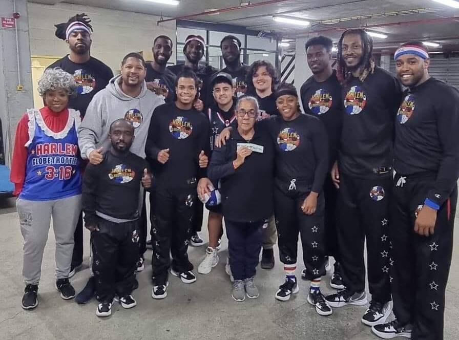 Lindy Lawler, her family, and the curretn Harlem Globetrotters - who visited Wollongong on July 4. Picture: Supplied