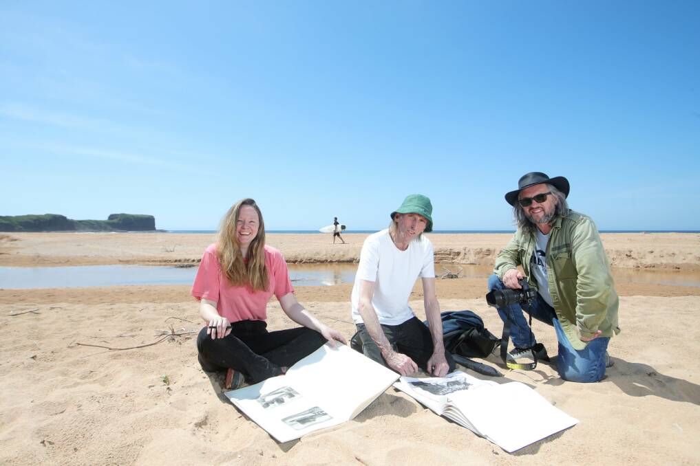 Christopher O'Doherty aka Reg Mombassa with daughter Lucy O'Doherty and Wollongong Photographer/Artist Riste Andrieski sketching at Bombo Beach. Picture by Sylvia Liber.