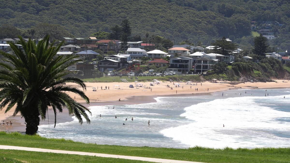 Beachgoers at the popular dog beach McCauley's Beach in Thirroul, looking north, on Sunday afternoon. Picture by Robert Peet.