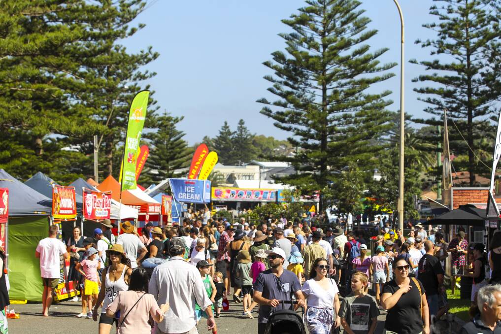 FLASHBACK: Pre-pandemic, when the sun shone at the annual Thirroul Seaside and Arts Festival in 2019. This year, there will be no road closures for 2022. Pictures: Anna Warr