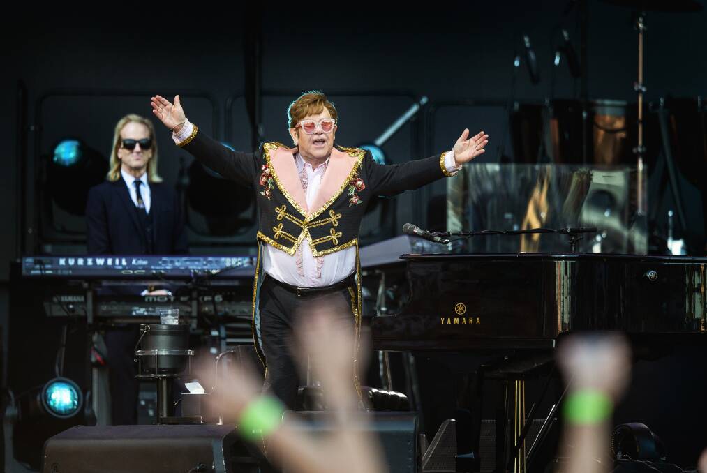 ELTON JOHN - Sir Elton John performs at McDonald Jones Stadium. The first show on his Australian / New Zealand, Farewell Yellow Brick Road tour. Fans across Turton Road enjoing a free show from their roof. Sunday 8th January 2023 // PHOaTO BY MARINA NEIL // NEWCASTLE HERALD