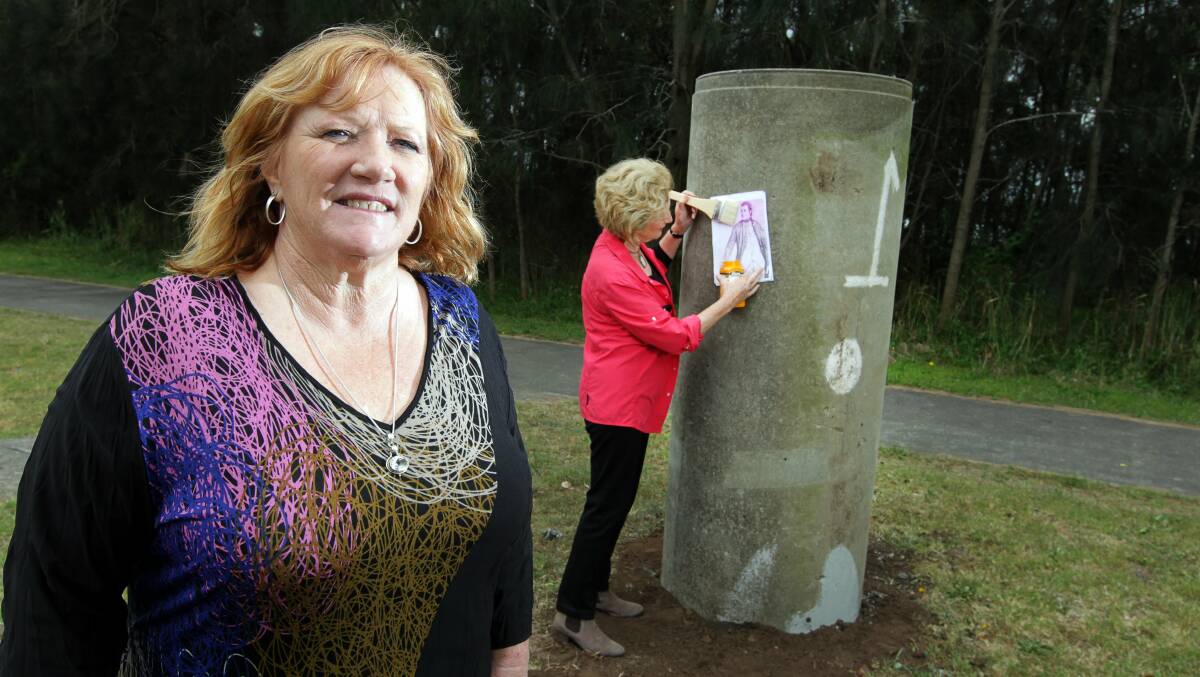 FLASHBACK: Shellharbour Mayor Marianne Saliba and artist Ann Clarke with the beginning of a 'totem pole' sculpture in 2014. Picture: Sylvia Liber