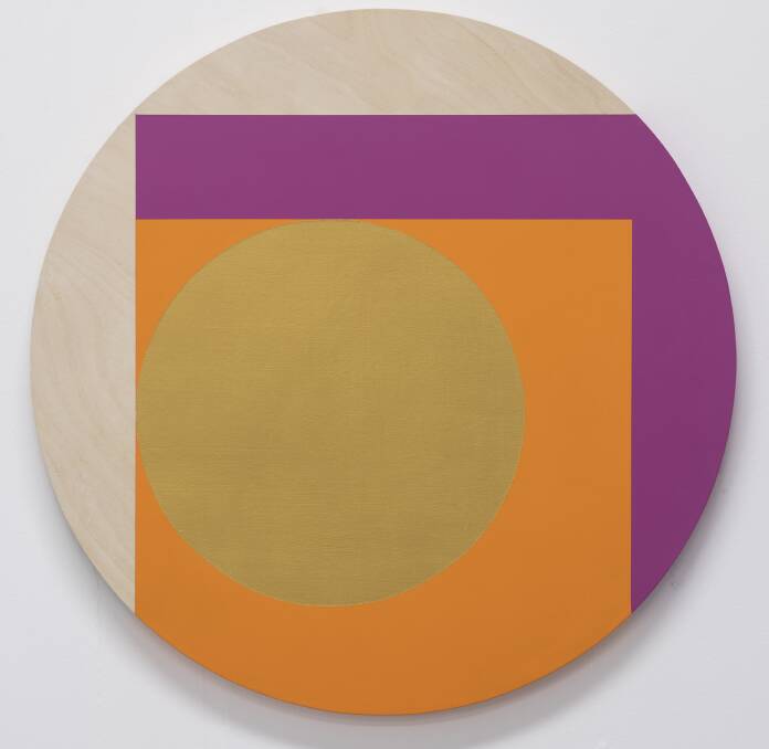 From the exhibition Round by Tom Loveday, "Assisted Synesthesia 4", Musk, 2023, acrylic on birch panel, 50 cm diameter. 