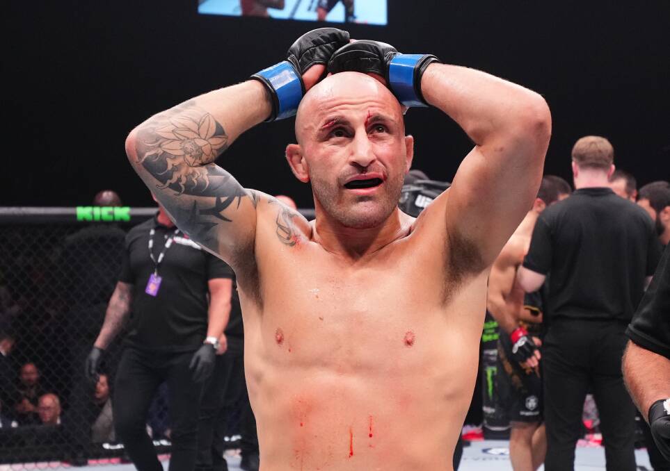 Alex Volkanovski takes ind defeat at UFC 294. Picture Getty Images 