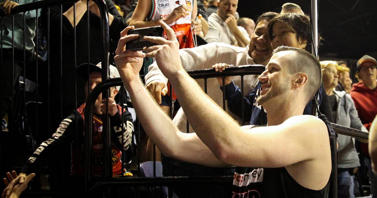 FAN FAVOURITE: Hawks captain AJ Ogilvy has signed a one-year deal keeping him in Wollongong next season. Picture: Anna Warr