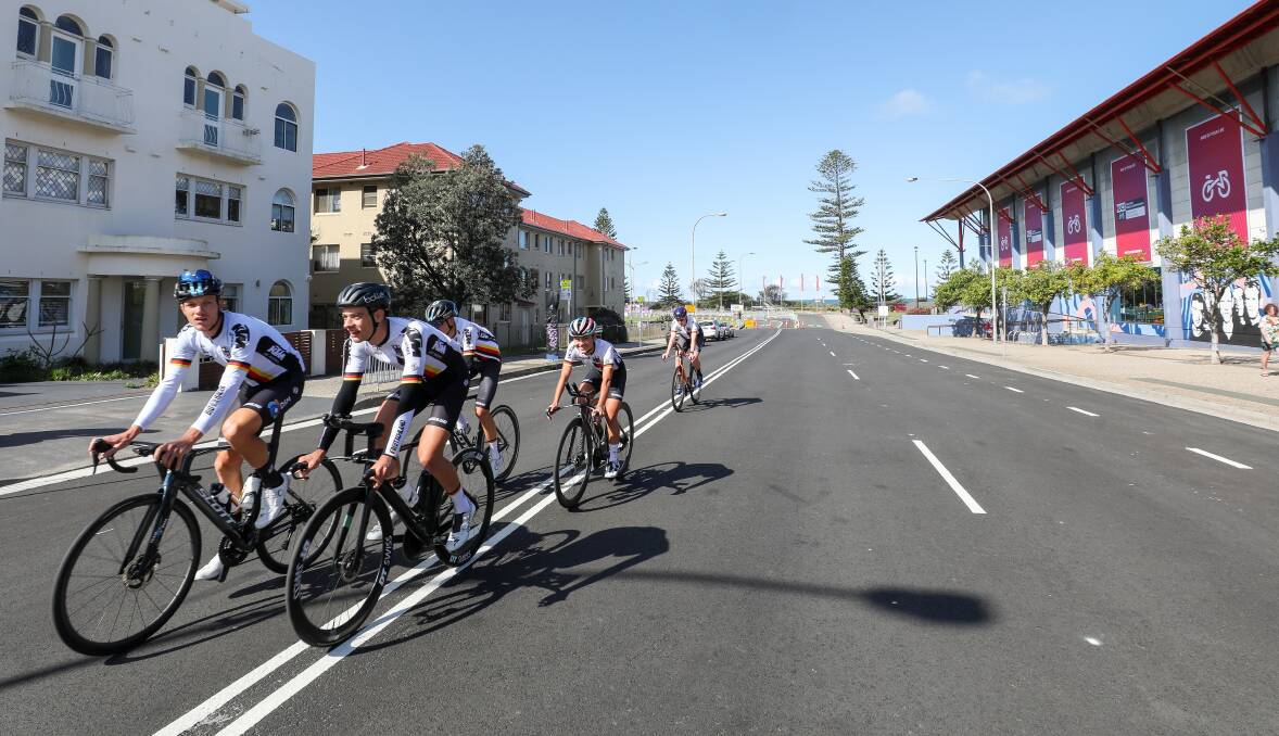 Members of the German national team get a feel for the streets of Wollongong this week. Picture by Adam McLean