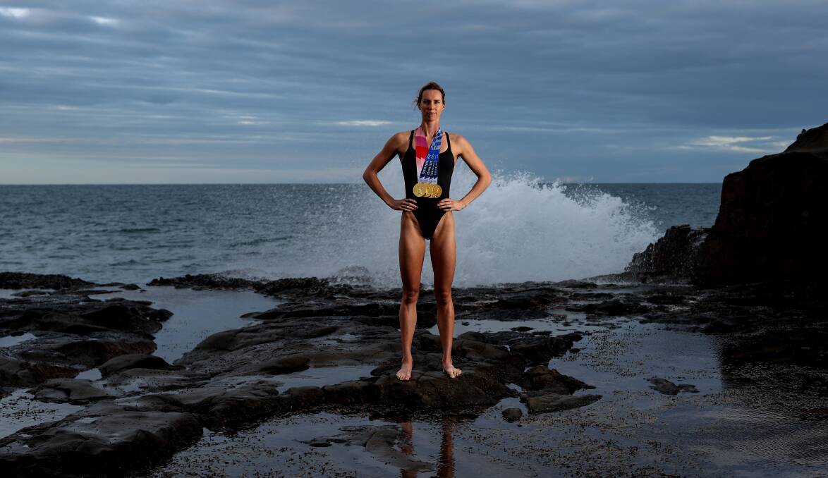 Big splash: Emma McKeon at the Wollongong rock pool with her Olympics medals from Tokyo last year. Picture: Brendon Thorne/Getty Images
