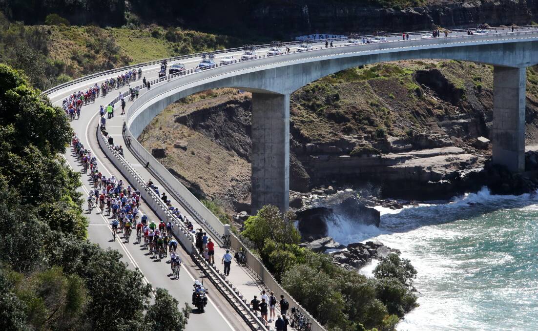 The peloton comes across Sea Cliff Bridge in the world championships men's road race. Picture by Sylvia Liber