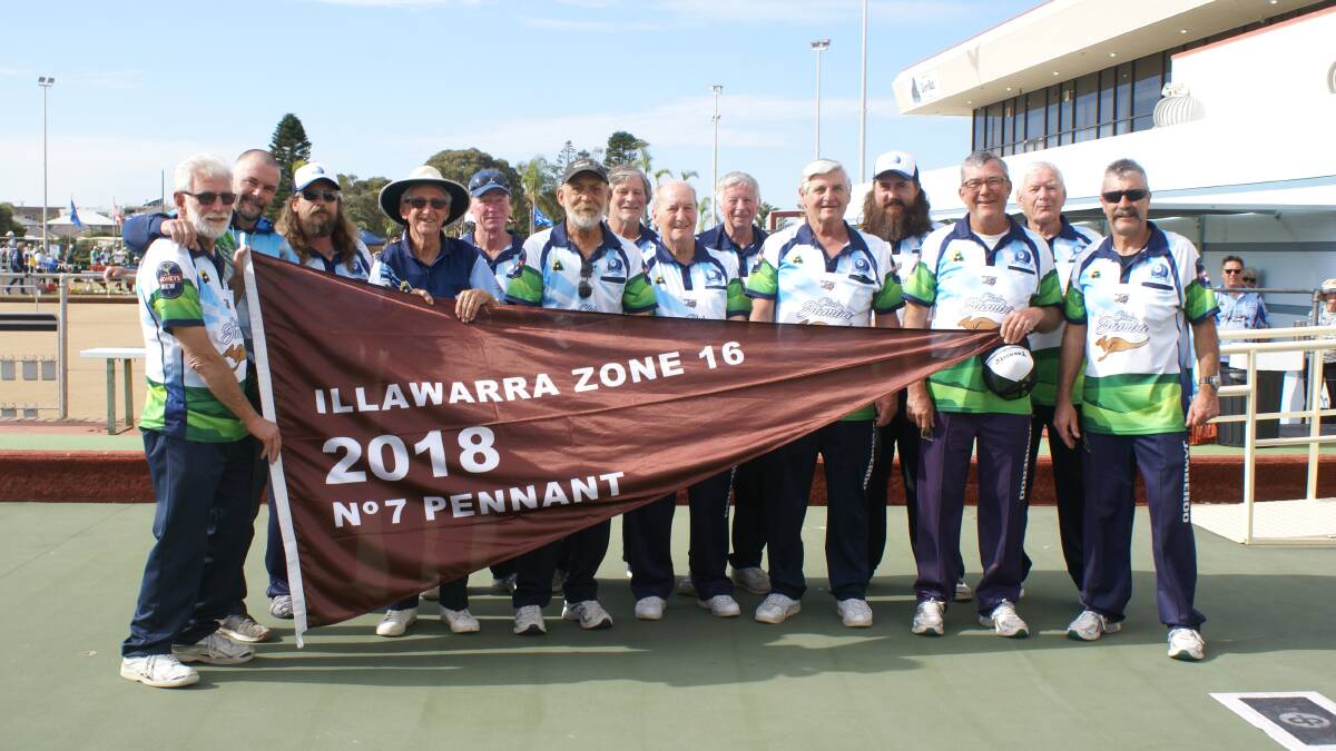 On top: Jamberoo bowlers with their Zone 16 Grade 7 flag. The club went on to
win the prized state flag at The Greens The Entrance.