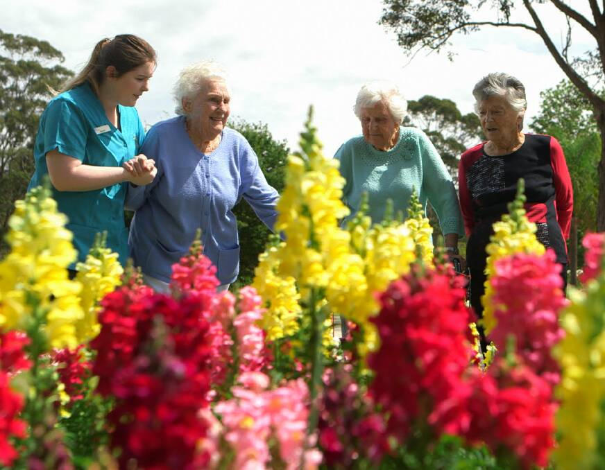 Living life to the fullest: Lifestyle team member Hannah joins a group of Illawarra Diggers’ residents on a day outing to the beautiful Wollongong Botanic Garden.