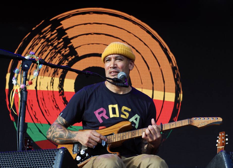 Ben Harper looks to the crowd at Wollongong SummerSalt. Picture: (C) Dianne Brooks Photography