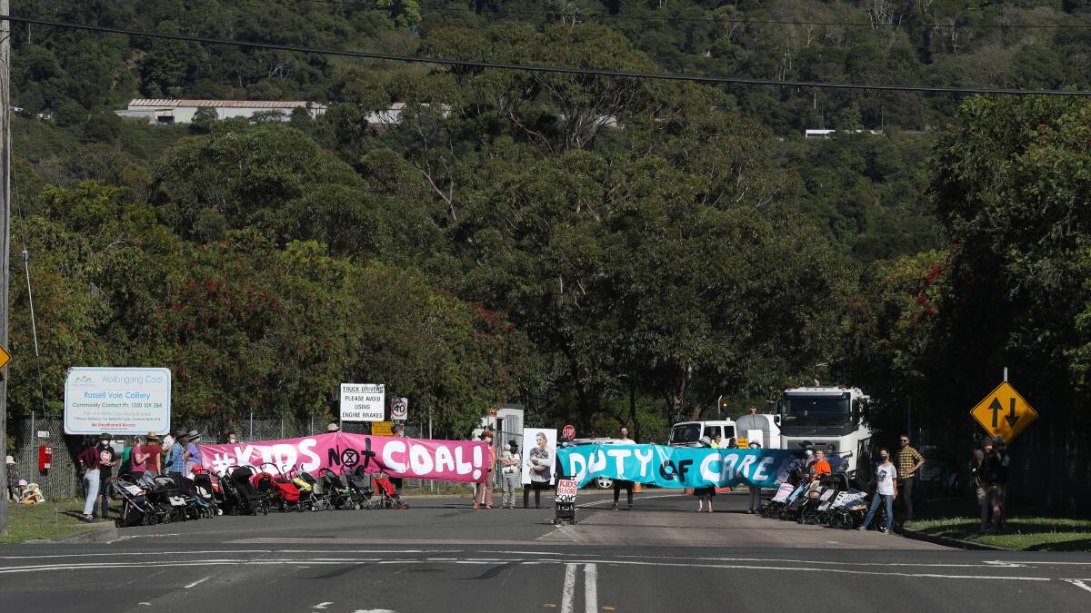 About 30 protesters demonstrate at the entrance to the Russell Vale mine on Monday morning. Picture: Robert Peet 