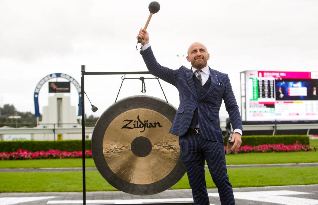MMA world champion Alex Volkanovski banging the gong to open the event in 2021. Picture by Adam McLean
