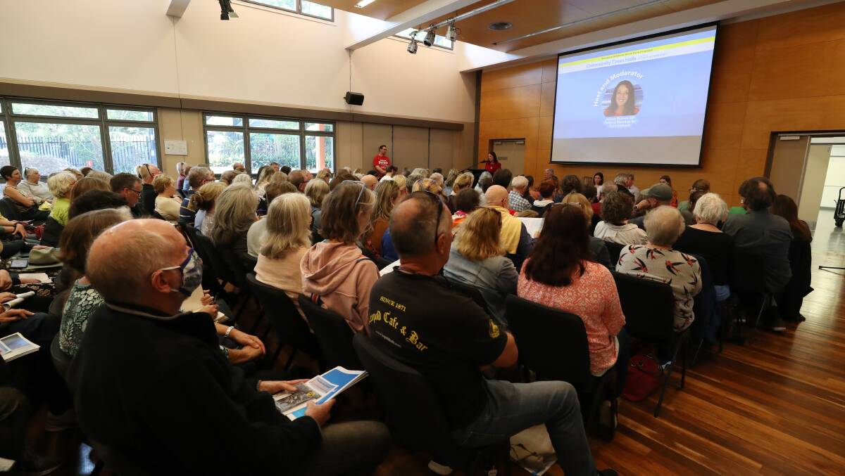 Alison Byrnes MP talking during the Thirroul Community forum on wind farms on at the Thirroul Community Centre. Picture by Robert Peet