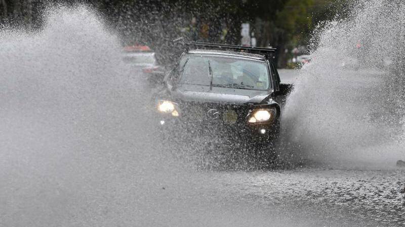 Traffic delays in Albion Park amid flood warnings for South Coast