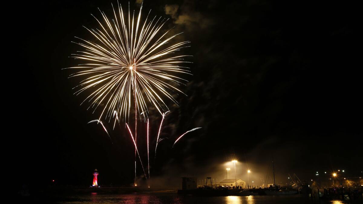 Wollongong's New Year's Eve fireworks on for now