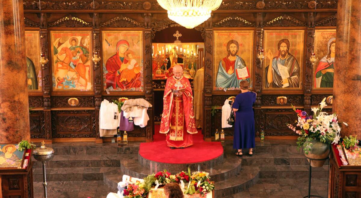 Macedonian Christmas. Very Reverend Alexandar Ivanovski conducts mass in 2014. Picture: Kirk Gilmour