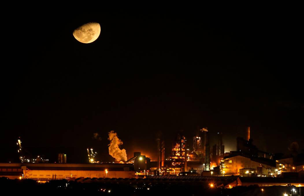 The moon over the Port Kembla steelworks. Picture: Adam McLean