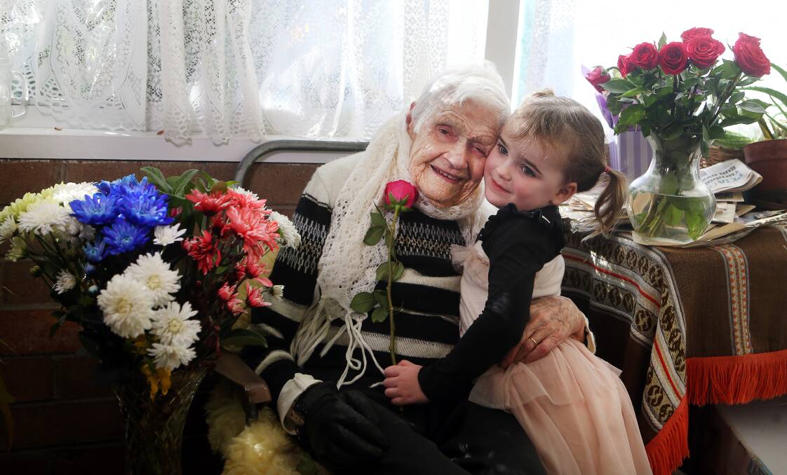 HAPPY BIRTHDAY: Linda Mere celebrating her 105th birthday on Thursday with family, including her great grandaughter Freyan Madden, 4. Picture: Sylvia Liber