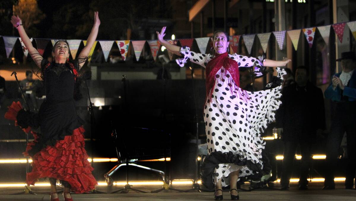 Soul Flamenco with dancers Val Xavier, Elizabeth Espinosa and Tim Baker at Noche Cultural Spanish festival in Wollongong on September 1. Picture: Sylvia Liber