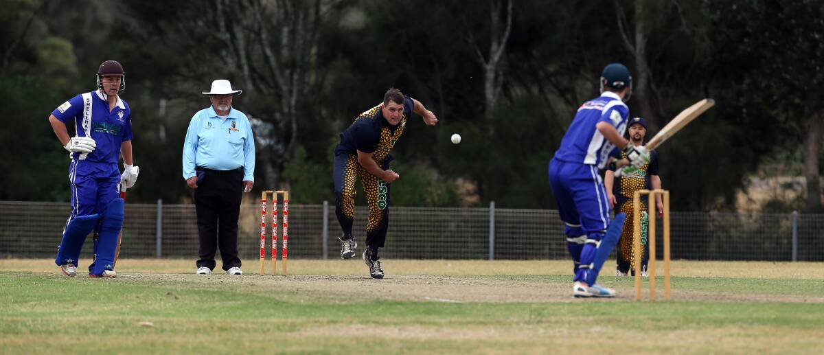 STEAMING IN: Lake Illawarra bowler Aaron Henry had an excellent spell to start the innings for his side against Shellharbour at Tom Willoughby Oval. Picture: ROBERT PEET