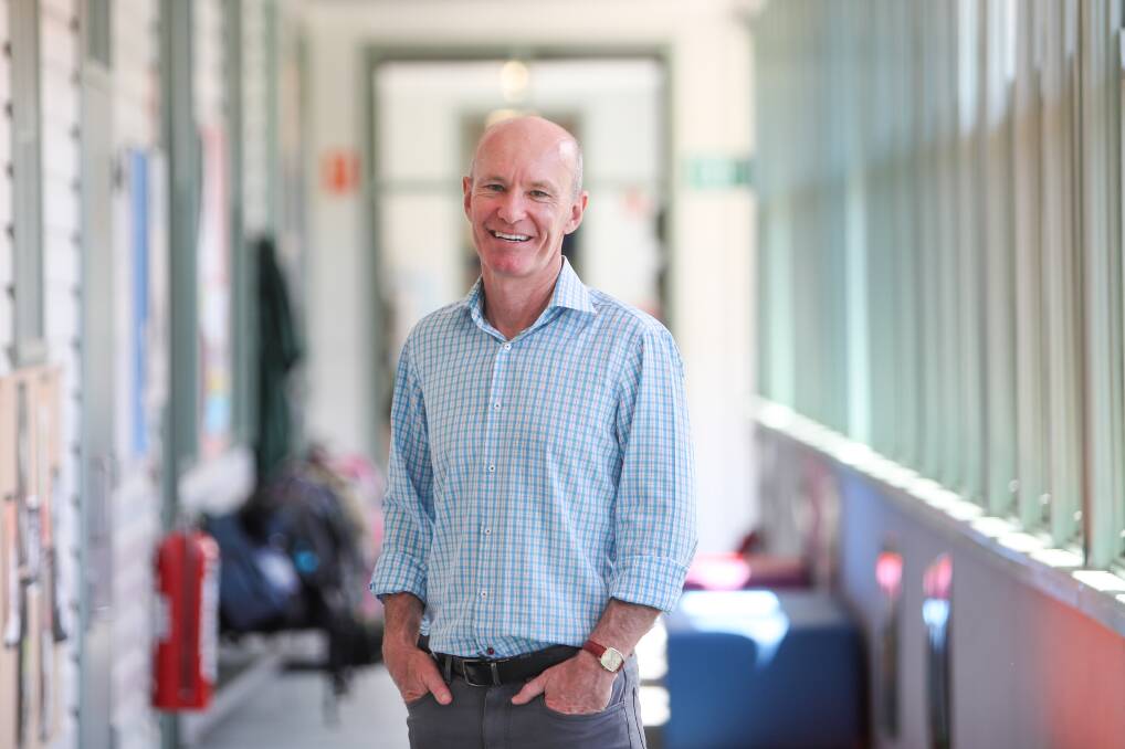 Mount Ousley Public School teacher Neil Bramsen has won the Prime Minister's Prize for Excellence in Science Teaching in Primary Schools. Photo: Adam McLean