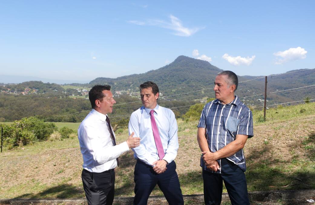 Dear problem: MPs Paul Scully and Ryan Park meeting with Figtree resident Horacio Rodrigues on O'Briens Rd on Wednesday. Picture: ADAM McLEAN.