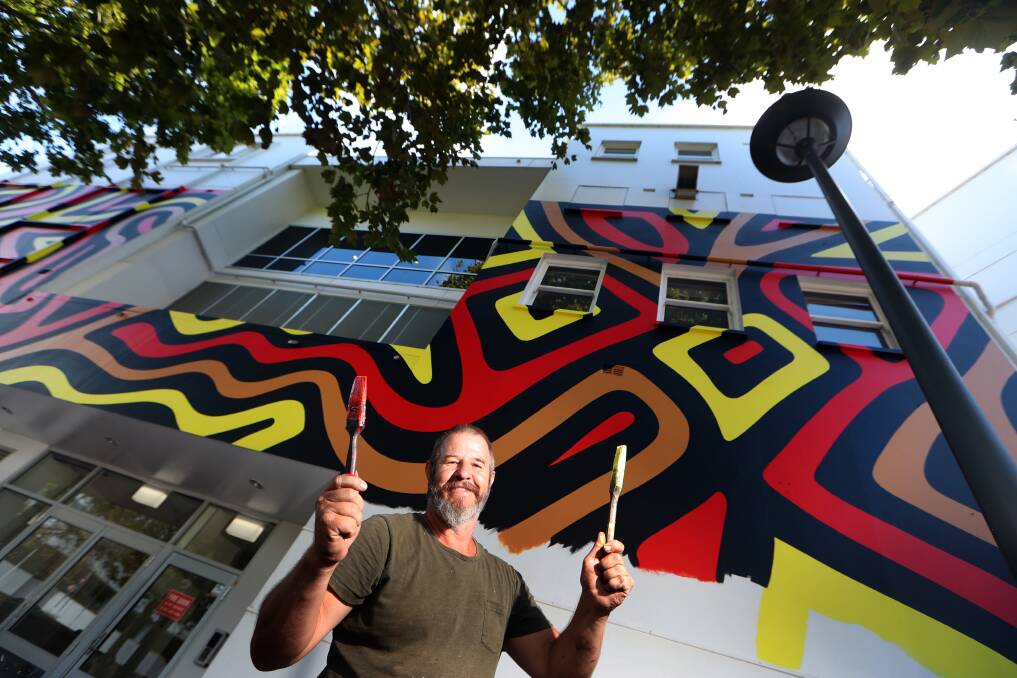 Simon Thomas from Chalk Talk is recreating an artwork by Warwick Keen to celebrate 40 years of the Wollongong Art Gallery. Picture: Sylvia Liber