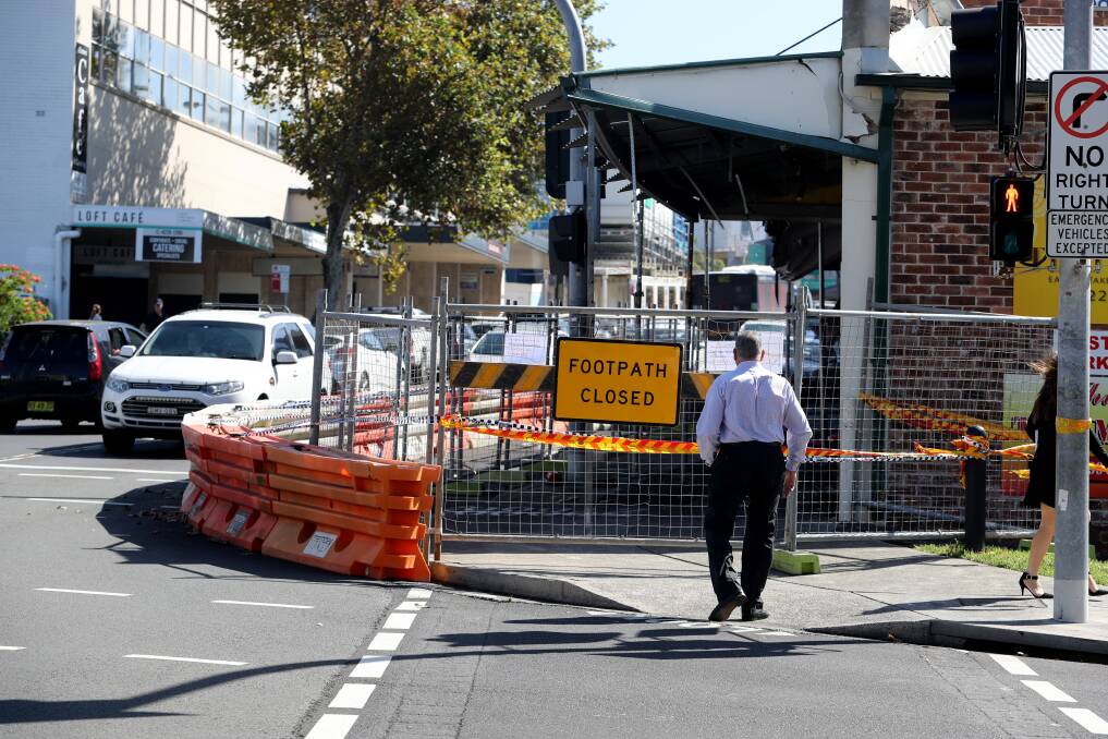 A closed section of footpath on Crown Street has seen some pedestrians walk along the road close to passing cars. Picture: Robert Peet