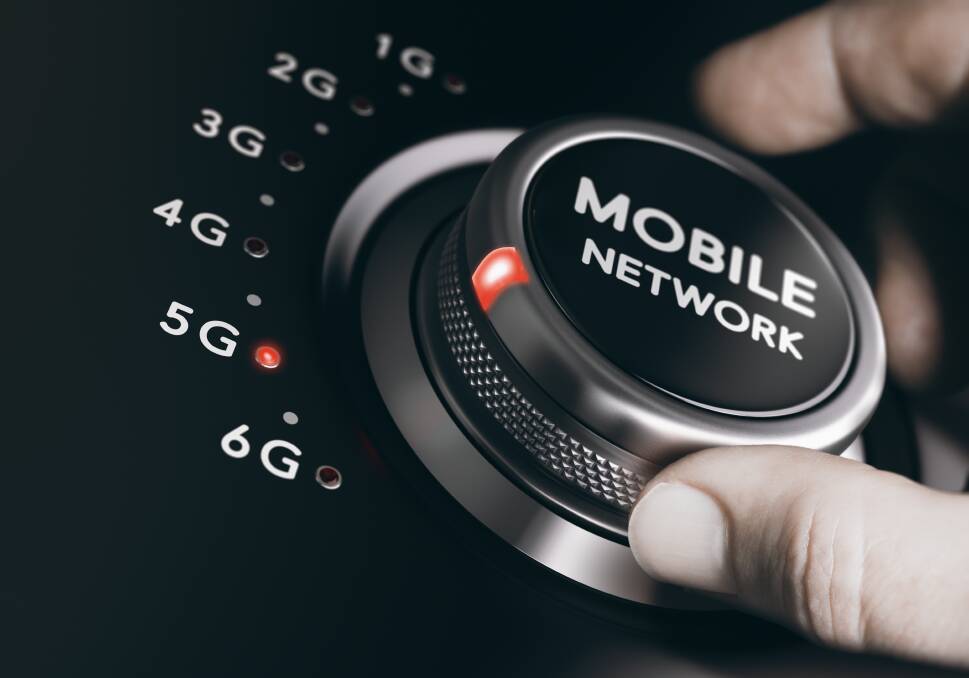 Regulatory bodies need to do more to counter the myths around the 5G mobile network, according to a government report.