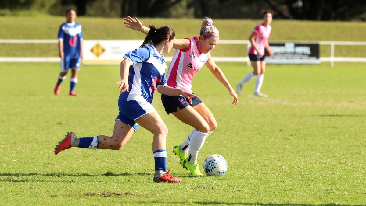 DEFEATED: Stingrays star Erica Halloway and her teammates suffered their first loss of the season in Manly. Picture: Sylvia Liber. 