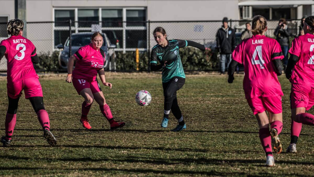In form: Shellharbour's Tylah Jenkins on the run. Picture: Karleen Minney.