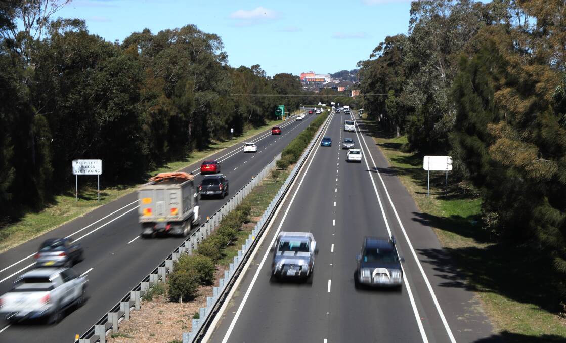 Traffic jams: A federal government advisory body had predicted Memorial Drive between Corrimal and the city is going to get a lot more congested in the next 10 years. Picture: Robert Peet