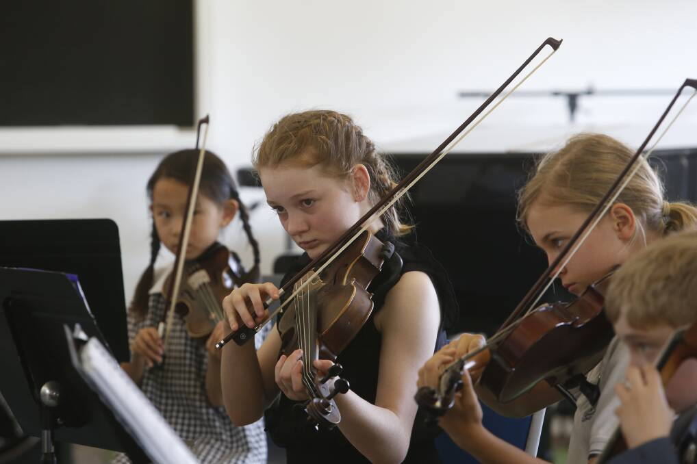 Alice Colley (centre) on viola, rehearsing with the Lleywellyn Strings group. 