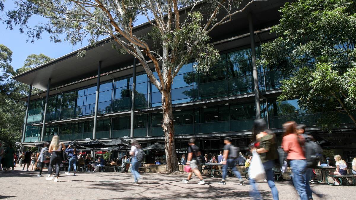MERCURY NEWS Generic photo of students at the University of Wollongong. 11th of March 2020. Story: . Photo: Adam cLean.