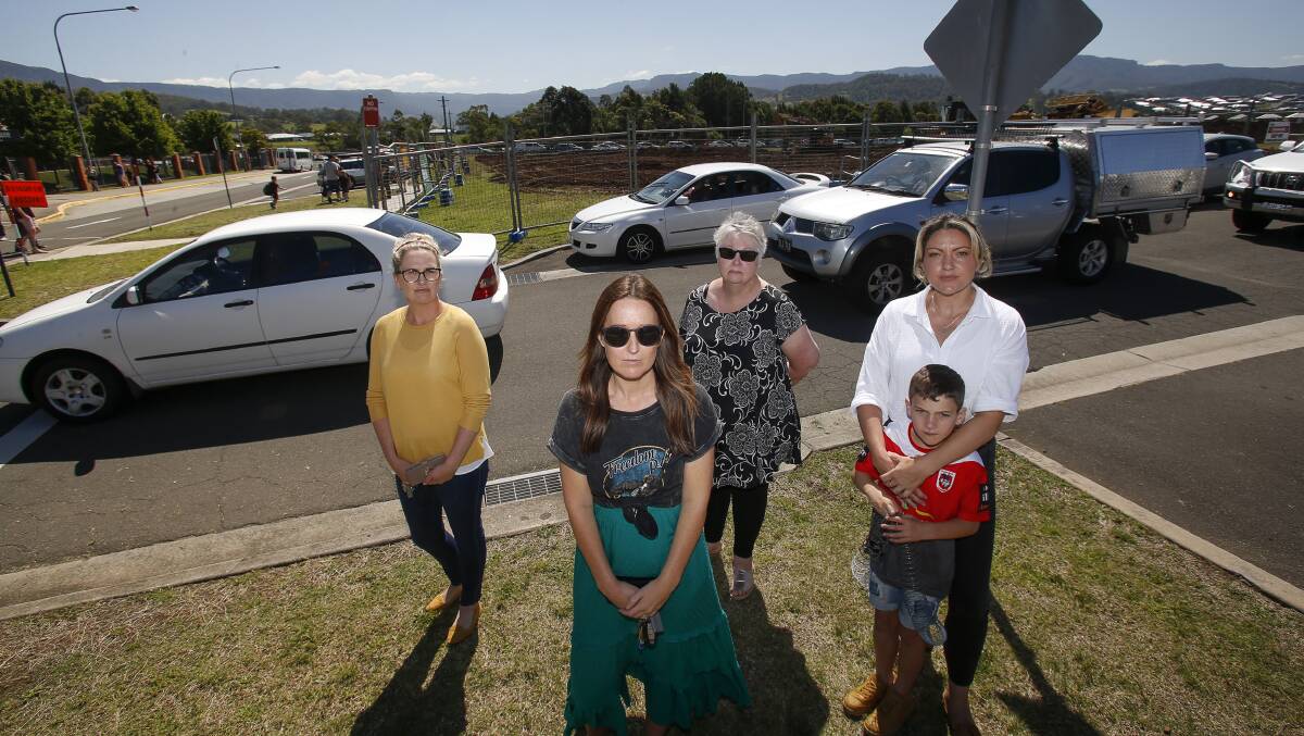 Natalie Maroon, Sally Smith, Sandra Corrigan, Jessica Anderson and Jye Anderson want the council to address the safety concerns around Tullimbar Public School. Picture: Anna Warr