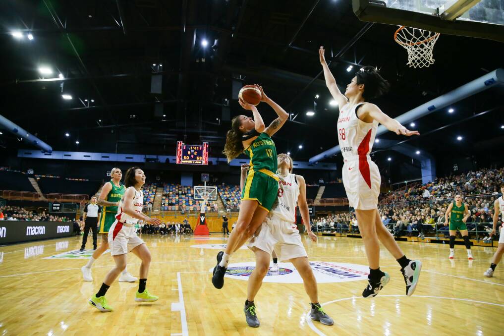 Anneli Maley takes it to the basket as Australia plays Japan in Newcastle in May 2022. Picture by Jonathan Carroll.