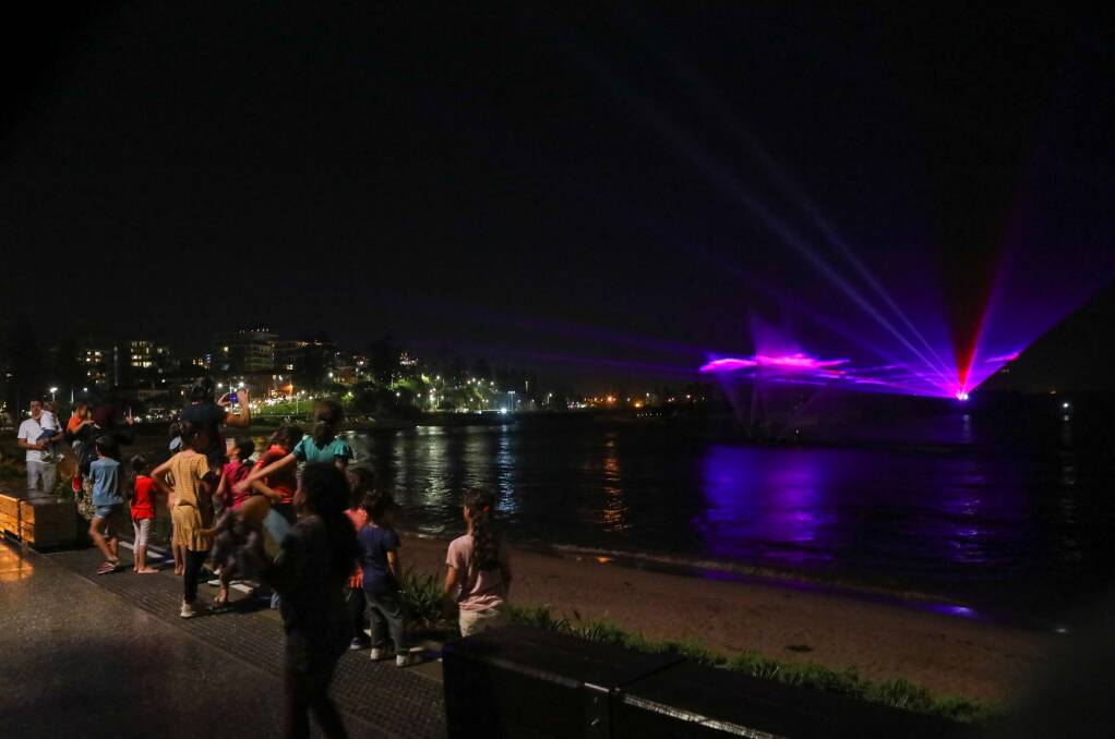 AURORA UNDERWHELMUS: People watching the light show at Belmore Basin in Wollongong on Tuesday night. Picture: ADAM McLEAN.