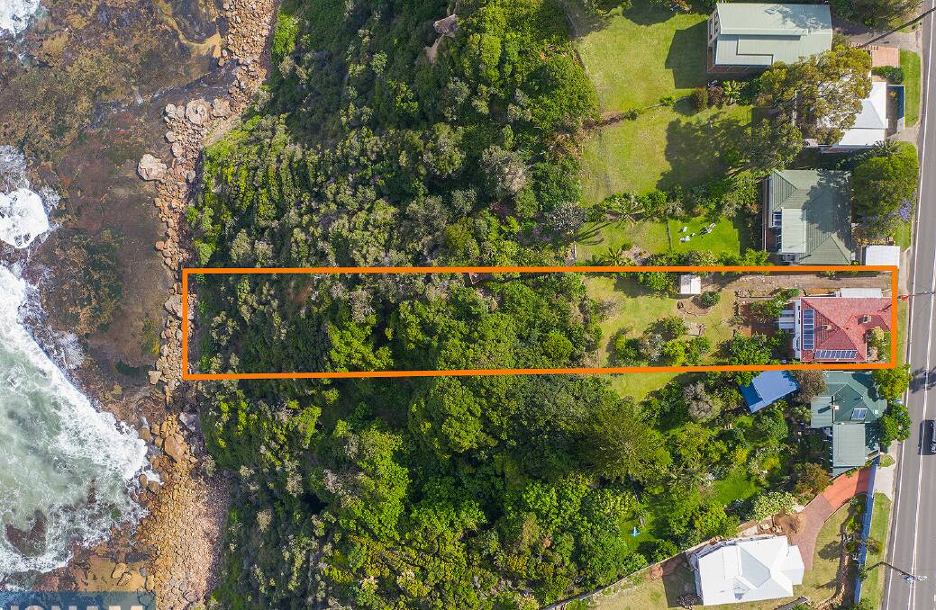 The house and land at 305 Lawrence Hargrave Drive Coalcliff offers cliff access never to be built out.